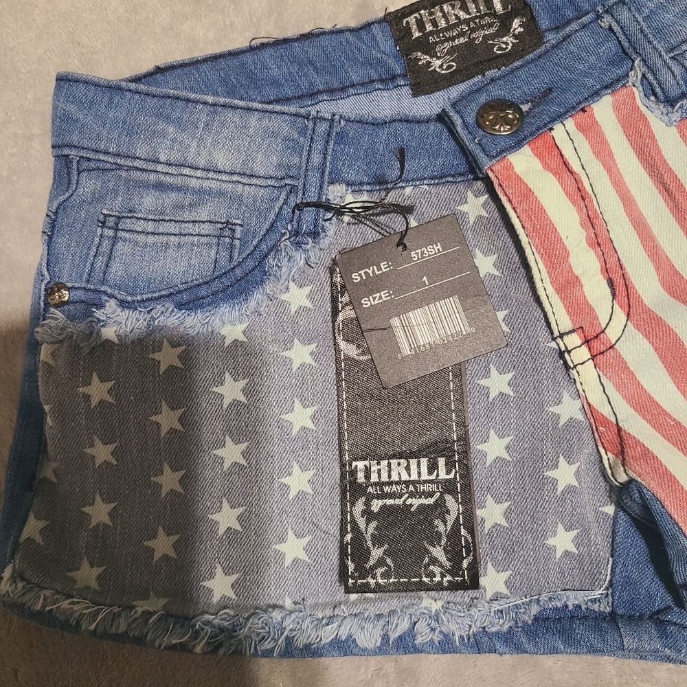 Shorts - Picture 2 of 5